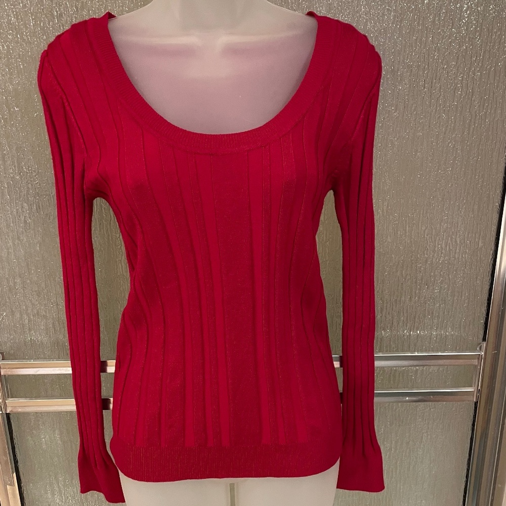 Pout Red Sweater, size M